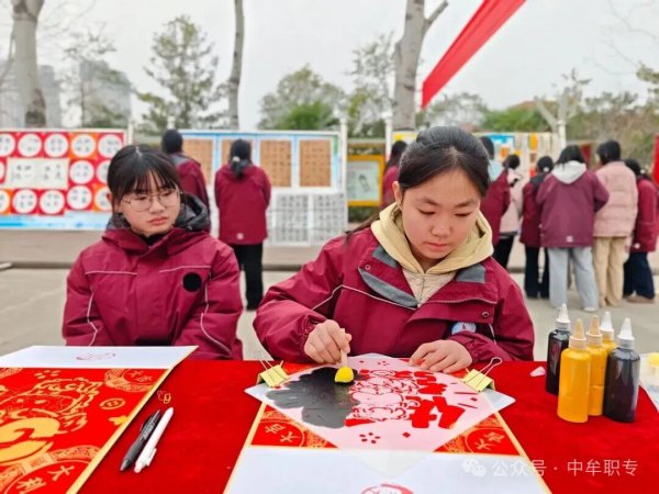 ������ʻ���ͼ ��������ı��ƪ������Ĳ��ְҵ�е�רҵѧУ2026��Ԫ���黭չԲ��